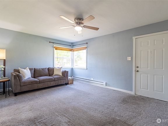3rd image of 812 S Hawthorne Street