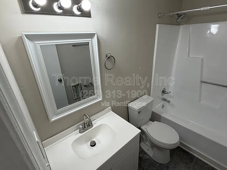 605 E Wilson St — Photo 10