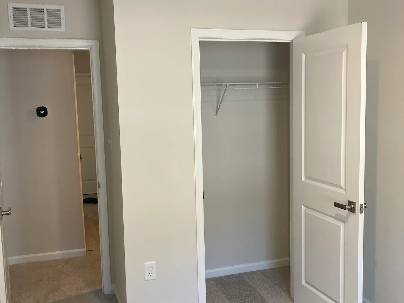 3 bed, 2.5 bath, 1442 sqft, $2,100 — Photo 4