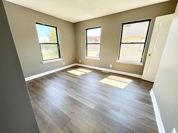 5th image of 1537 W Kentucky St