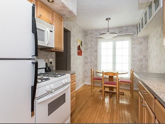 3rd image of 34114 Chagrin Blvd APT 8105