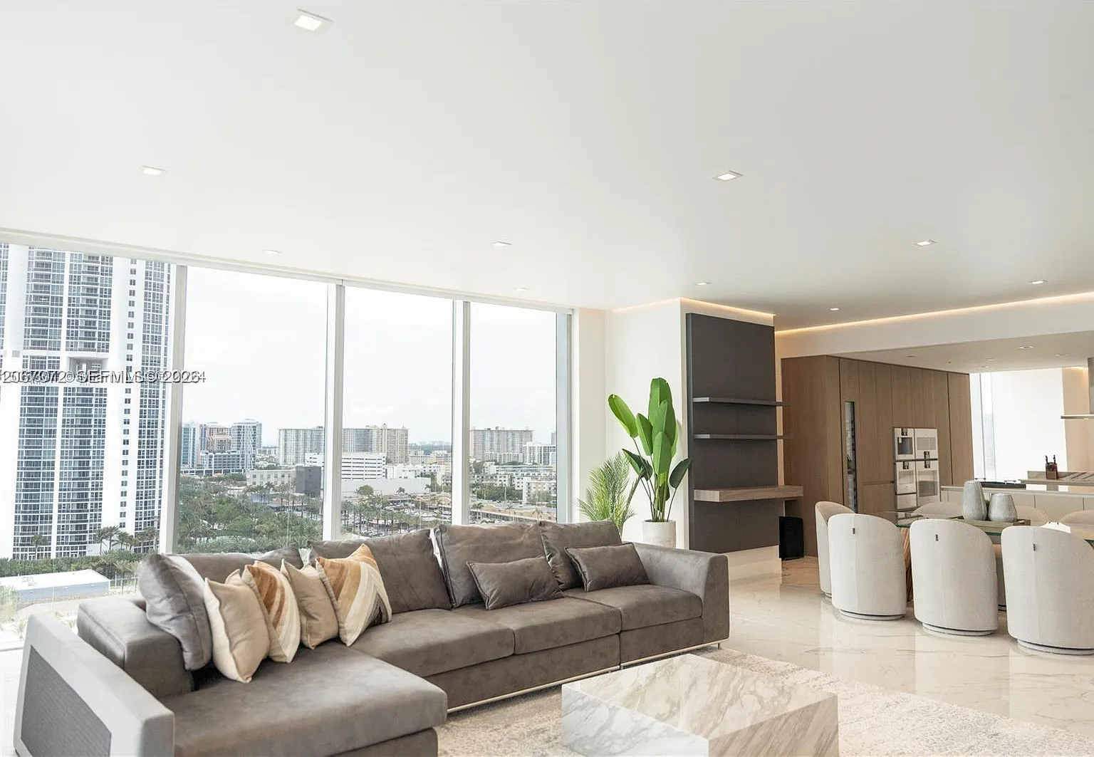 Turnberry Ocean Club Resid — Photo 4