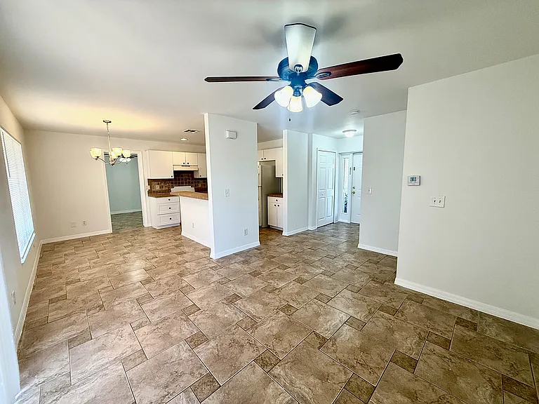 1241 Ermine St E — Photo 6
