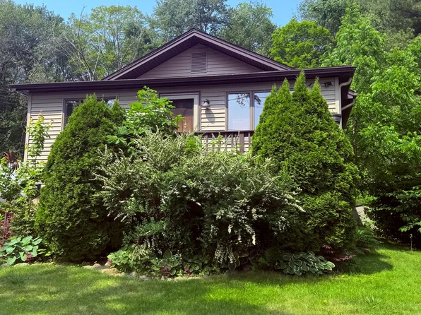 2 Walnut Street, Plymouth, CT 06786