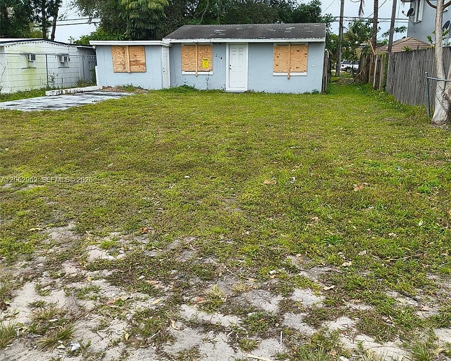 1st image of 214 N 61st Ter