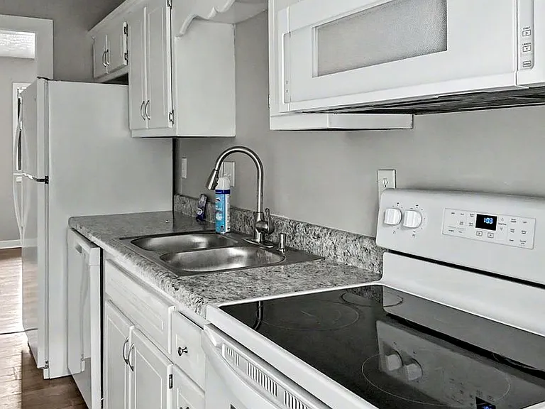 200 Bull Run Street — Photo 8