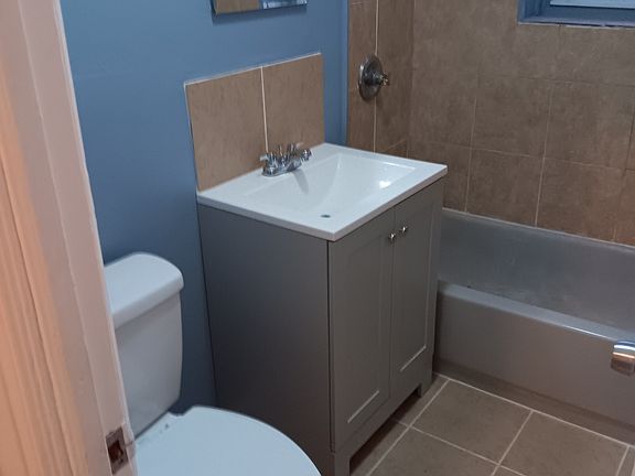 4th image of 242 Lexington Ave APT 4