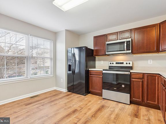 2nd image of 401 Backridge Ct