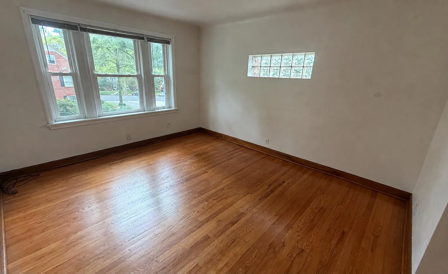 6663 Devonshire Ave - 2W — Photo 3