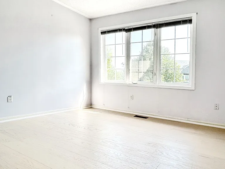 2594 Dashwood Dr — Photo 12