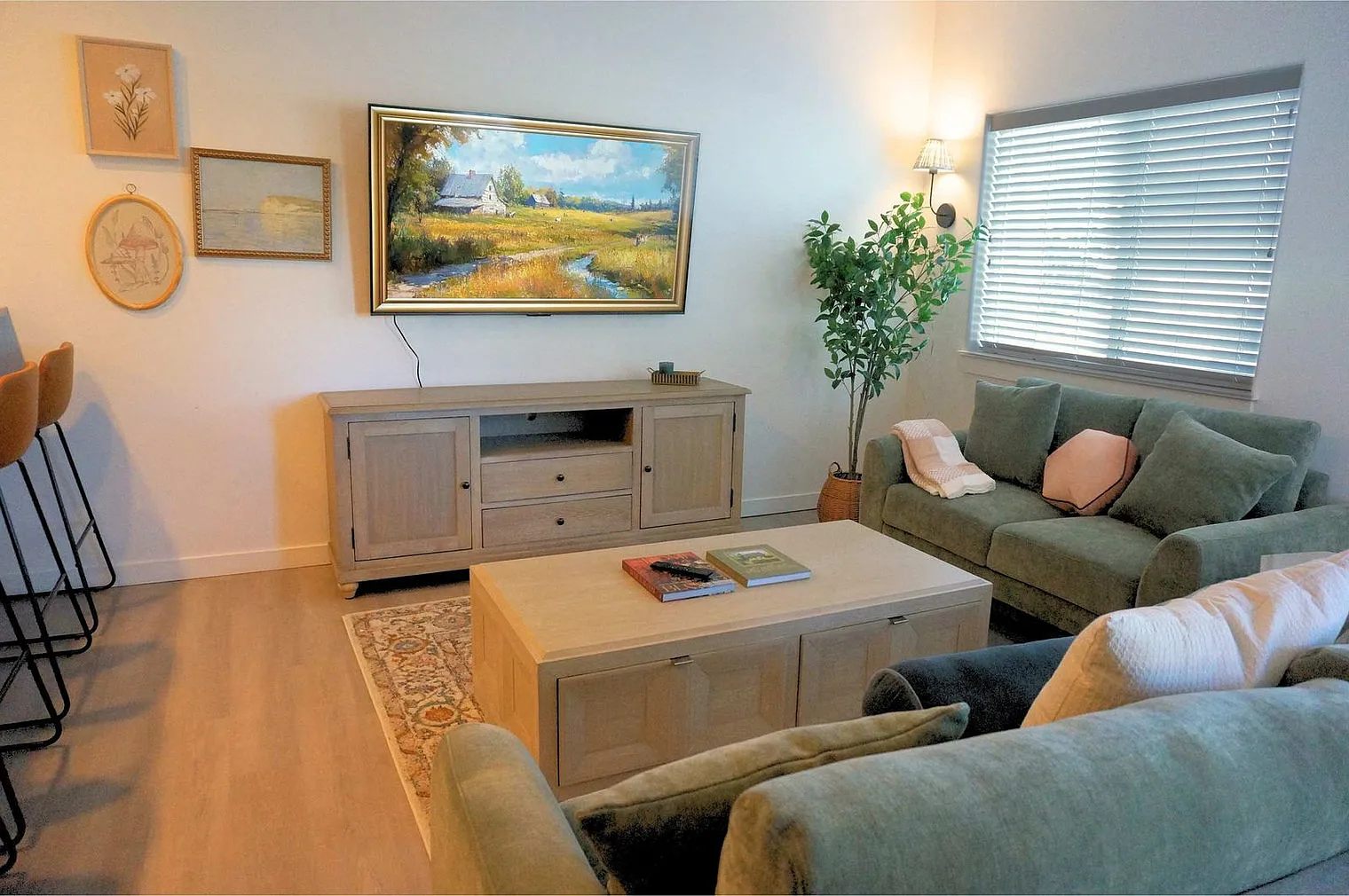 3 bed, 2.0 bath, 1991 sqft, $5,215 — Photo 1
