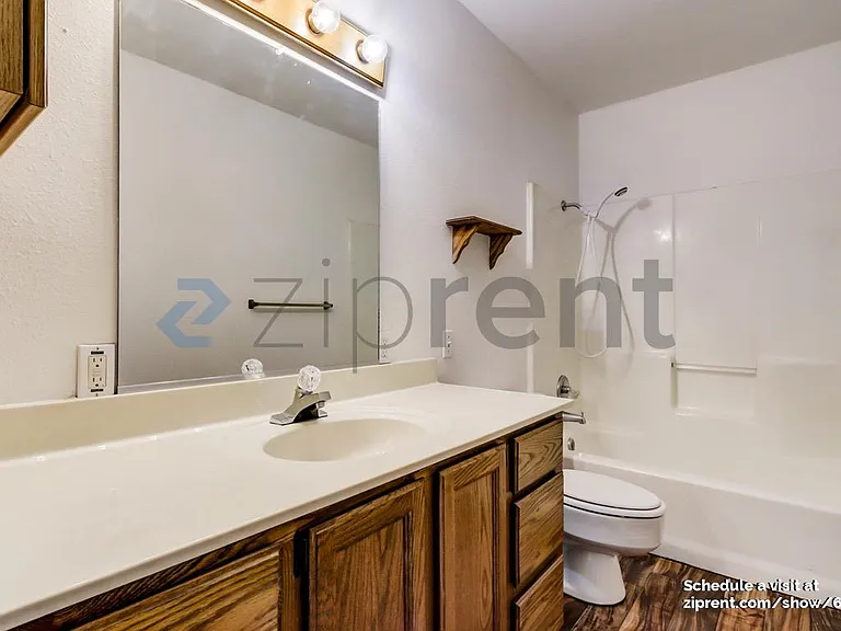 168 W Adams St — Photo 10