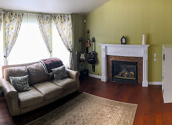 Gas fireplace!