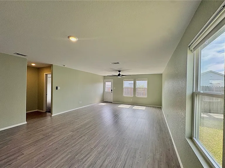 1109 Demeter Dr — Photo 6