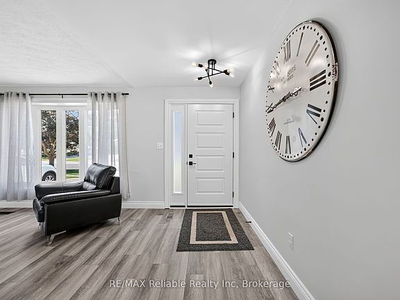 4th image of 17 Suncoast Dr W