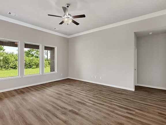 5th image of 3215 Fairwood Ln