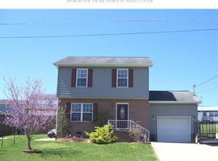 2234 Chestnut St, Hurricane, WV 25526