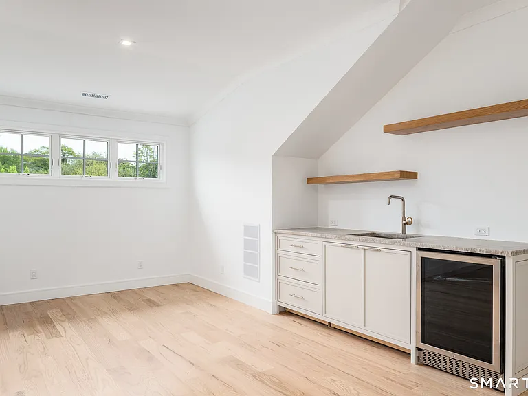 68 Dearfield Dr — Photo 9