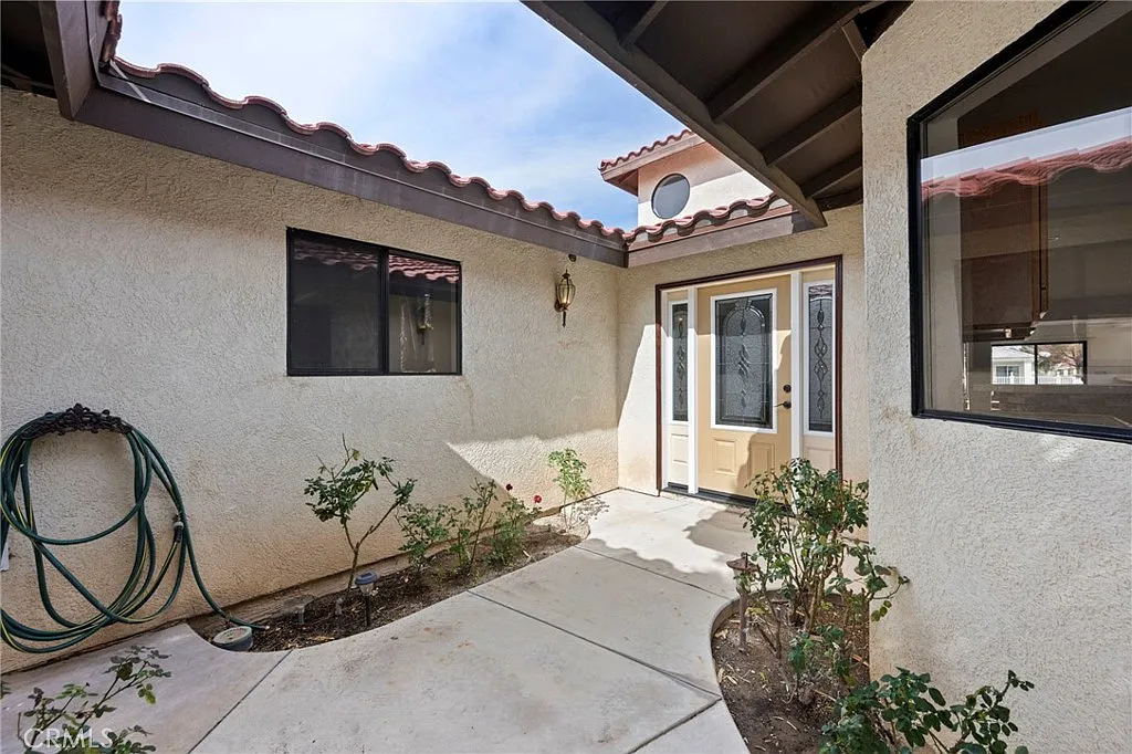 3 bed, 2815 sqft, $3,200 — Photo 4