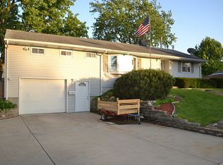 1702 Hosmer Ln, Crest Hill, IL 60403