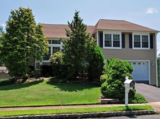 15 Rosewood Dr, Howell, NJ 07731