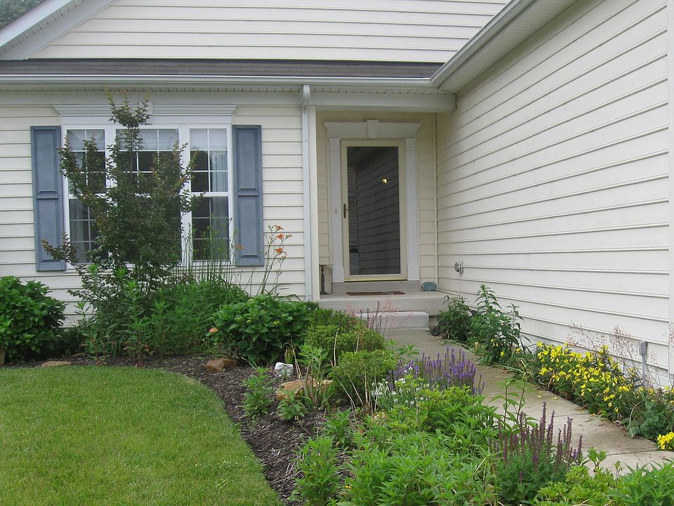WALKWAY TO HOUSE