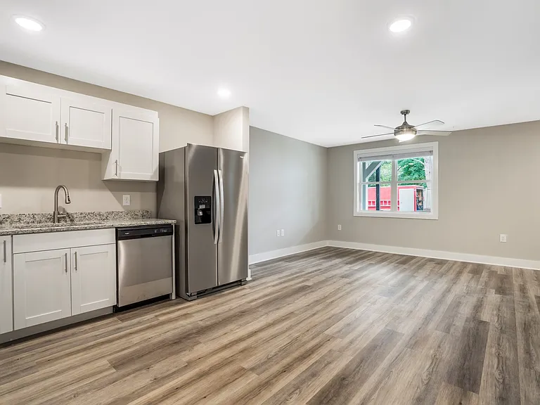 303 Linwood St — Photo 11