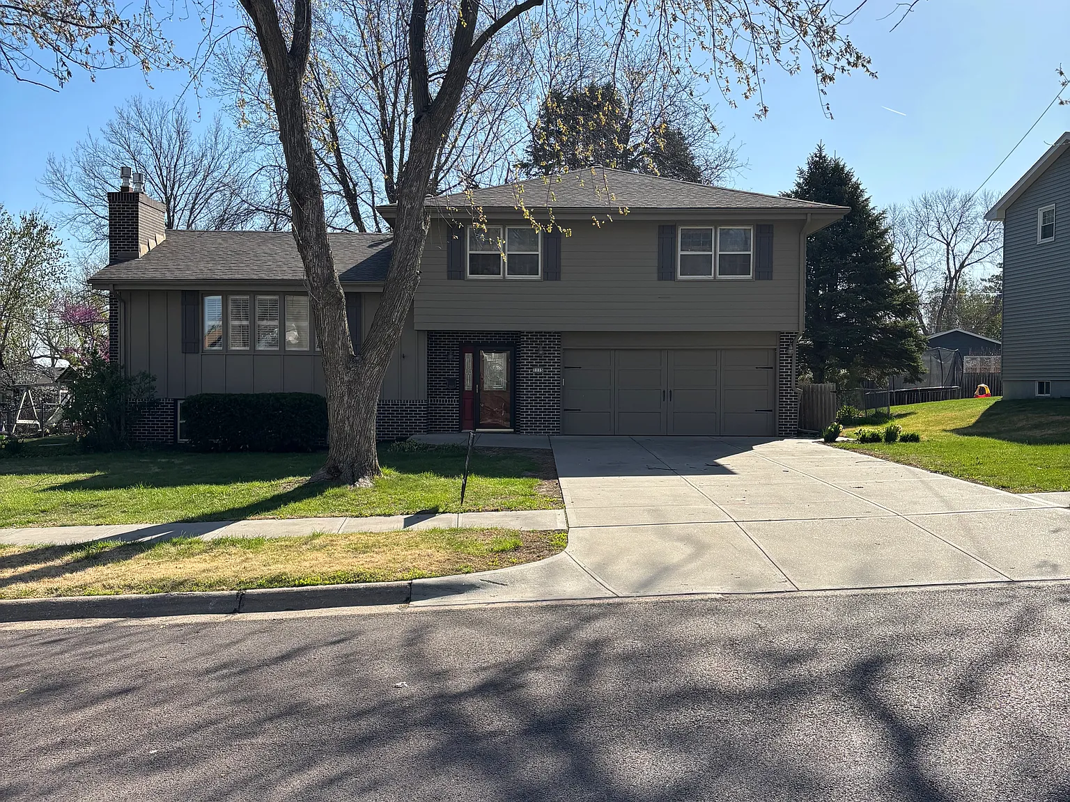 3 bed, 2239 sqft, $2,250 — Photo 1