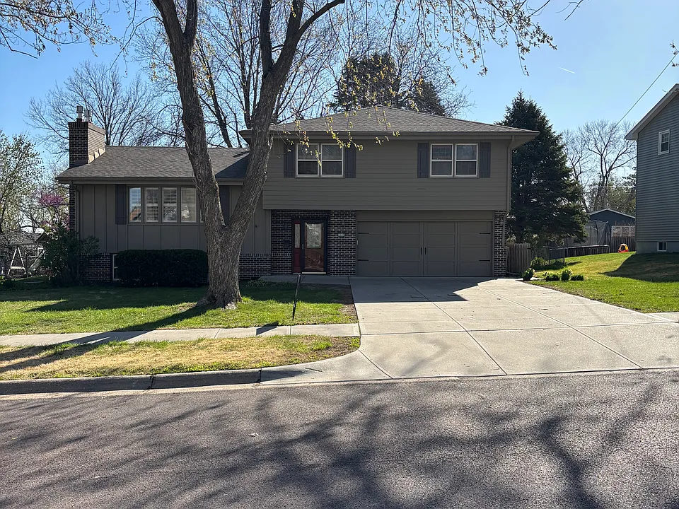 1115 Surrey Rd