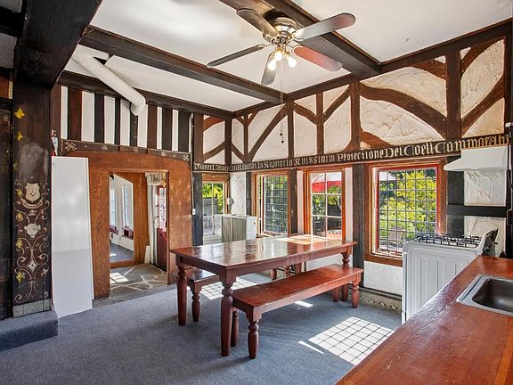 3rd image of 26 Circle Avenue