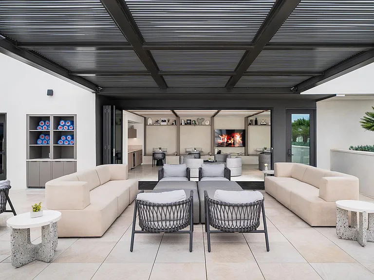 Venue Residences — Photo 18