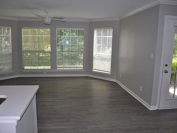 5th image of 211 Saint Andrews Ct
