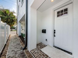 217 8th St N, Saint Petersburg, FL 33701