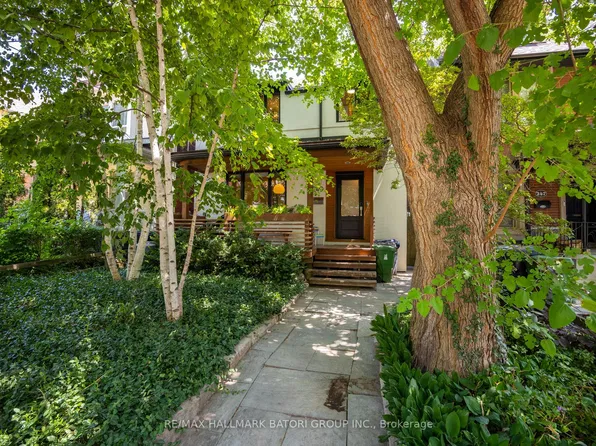 249 Albany Ave, Toronto, ON M5R 3C7