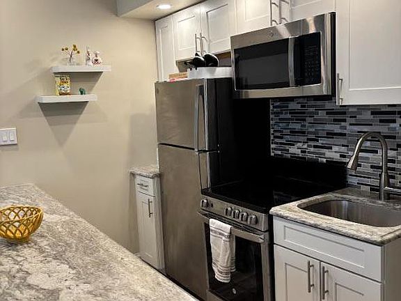 4th image of 1324 Locust St APT 1011