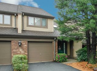 49 Longfellow Ln, Mahwah, NJ 07430