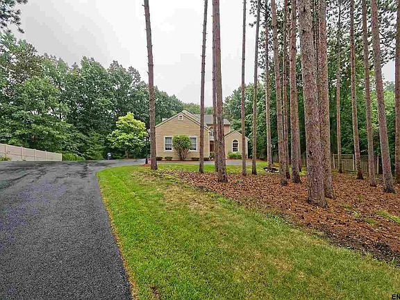 2nd image of 18 Pine Forest Ln