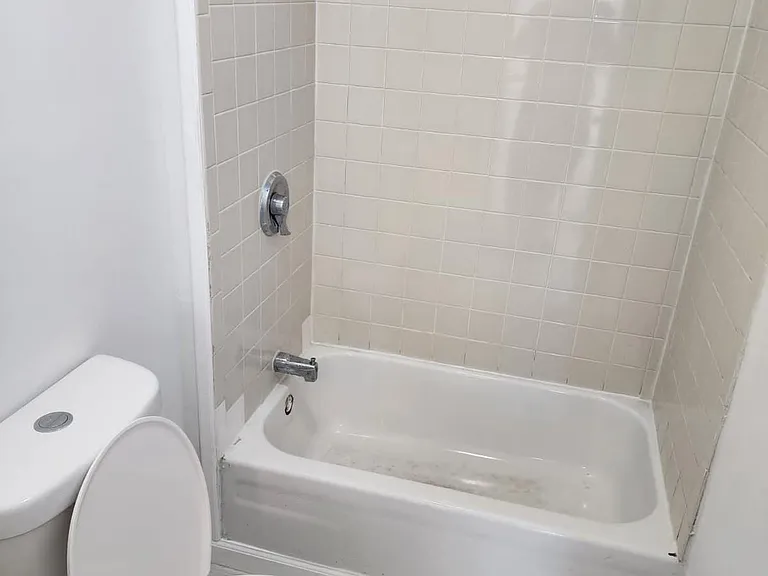 265 Sherman Ave #BASEMENT — Photo 2