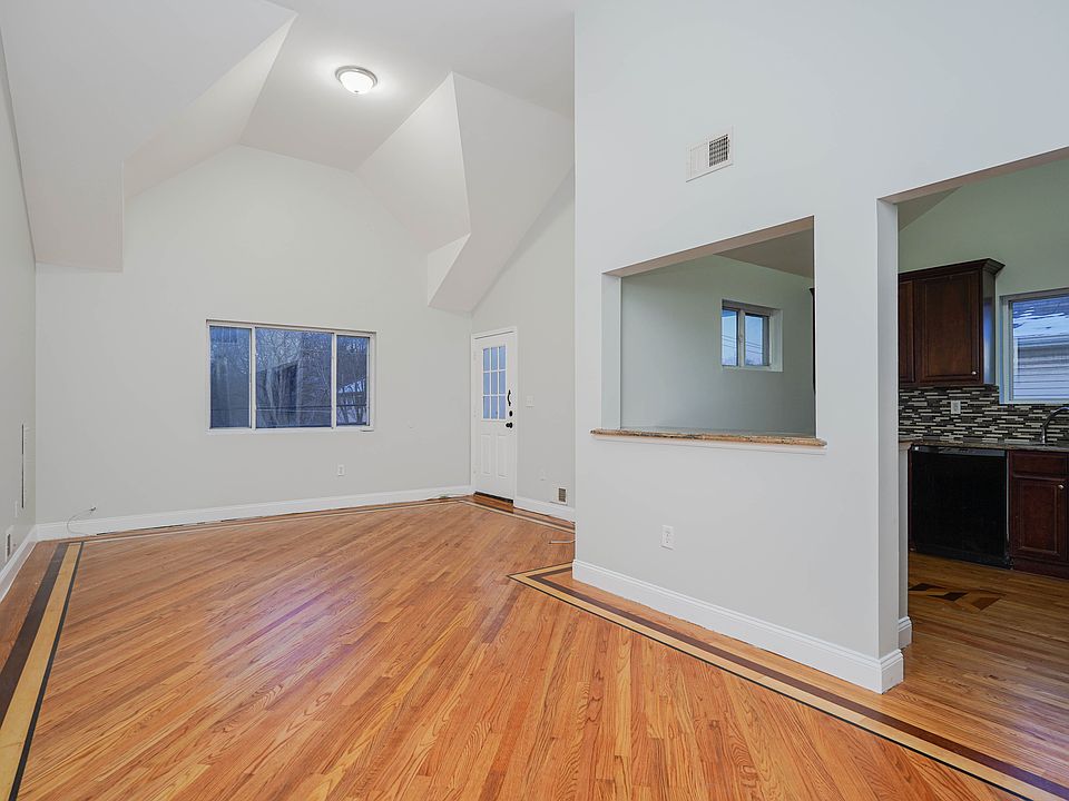 1st image of 1330 Rockland Ave APT C