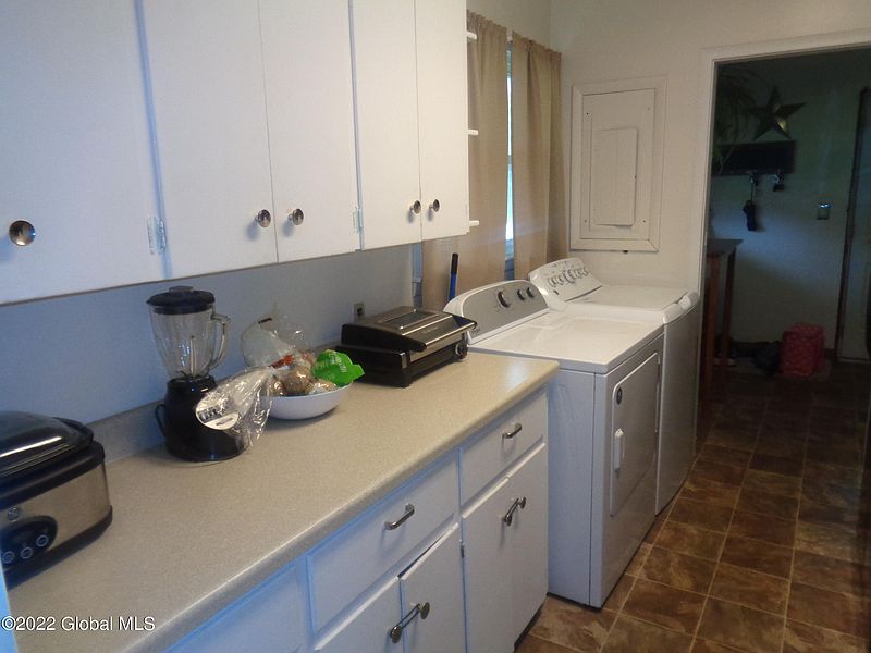 4th image of 387 Lakehill Road