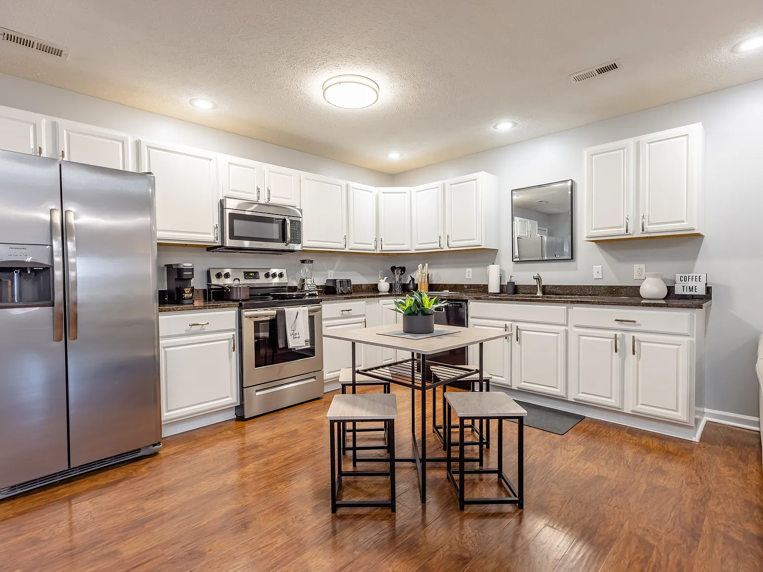 2 bed, $1,500 — Photo 2