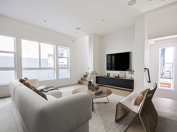 3rd image of 1815 Barry Ave #1817