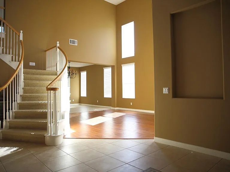 1566 Glencrest Dr — Photo 5