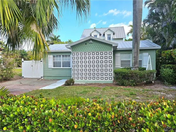 835 9th AVE S, NAPLES, FL 34102