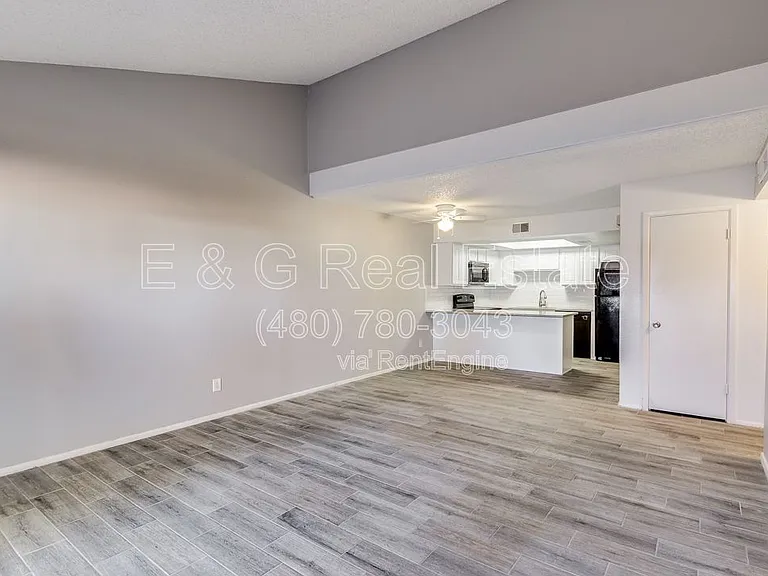2149 E 10th St #3 — Photo 3