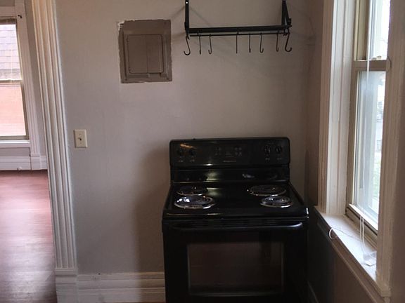 5th image of 304 N McBride St