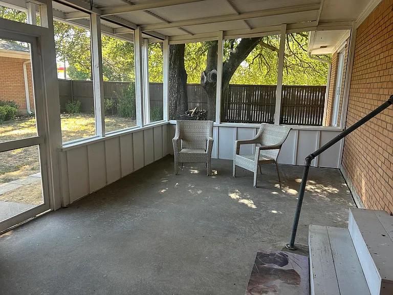 1511 Wysong Dr — Photo 14