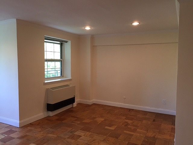 2nd image of 300 Edwards St APT 1JE