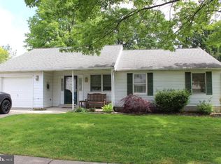 3 Rue Ct, Levittown, PA 19054