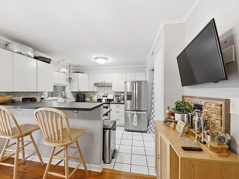 174 Maribeau Sq NW — Photo 5